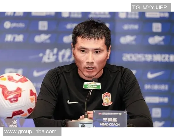 新一届国足今日下午正式开启新年首训邵佳一亲自为球员示范技战术